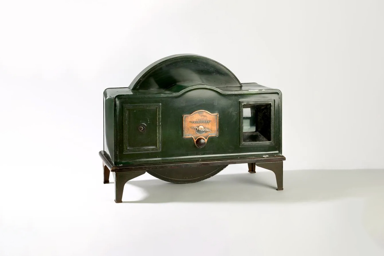 The Objects Between Us and Technology