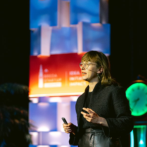 zsofia kollar, human material loop